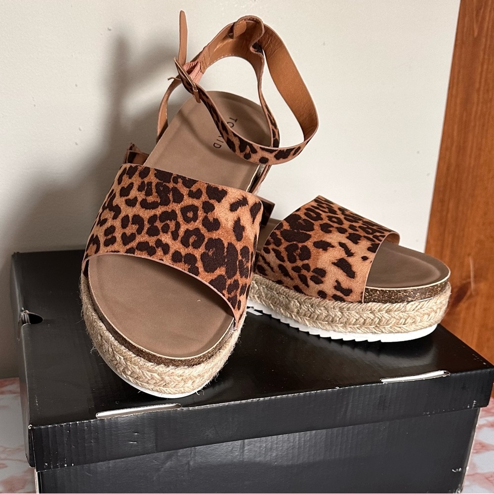 Torrid leopard print platform espadrilles size 10.5 NWT